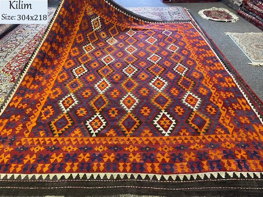 Ghalmiri kilim, Size: 304x218 cm, handwoven with natural wool and vegetable dye.