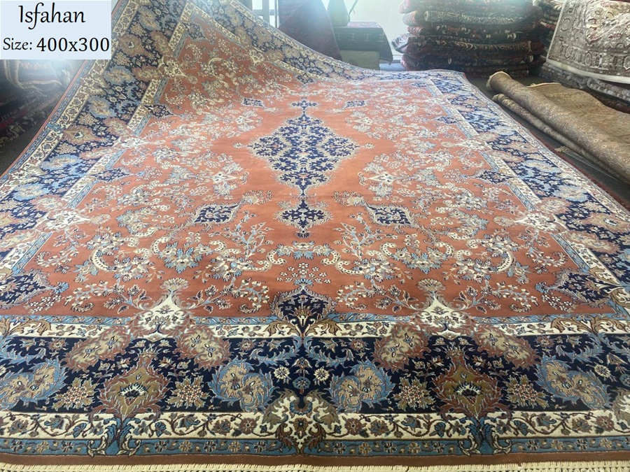 Persian Isfahan rug, Size: 400x300 cm, wool on cotton, 500 knots per square meters, R12000 valuation certificate and exchange warranty.